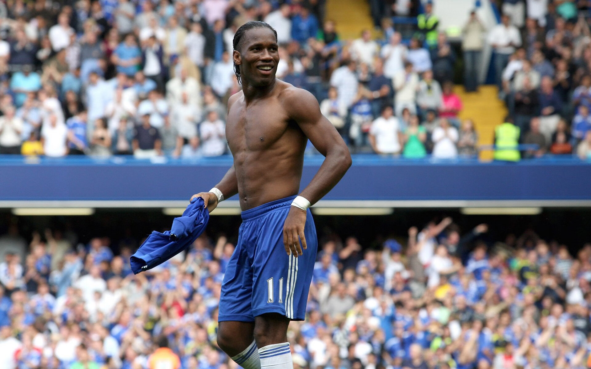 男子200米蝶泳选手表现稳定，男子两百米蝶泳